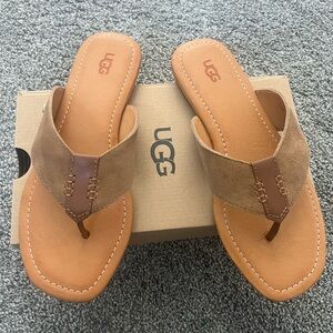 UGG Carey flip flops